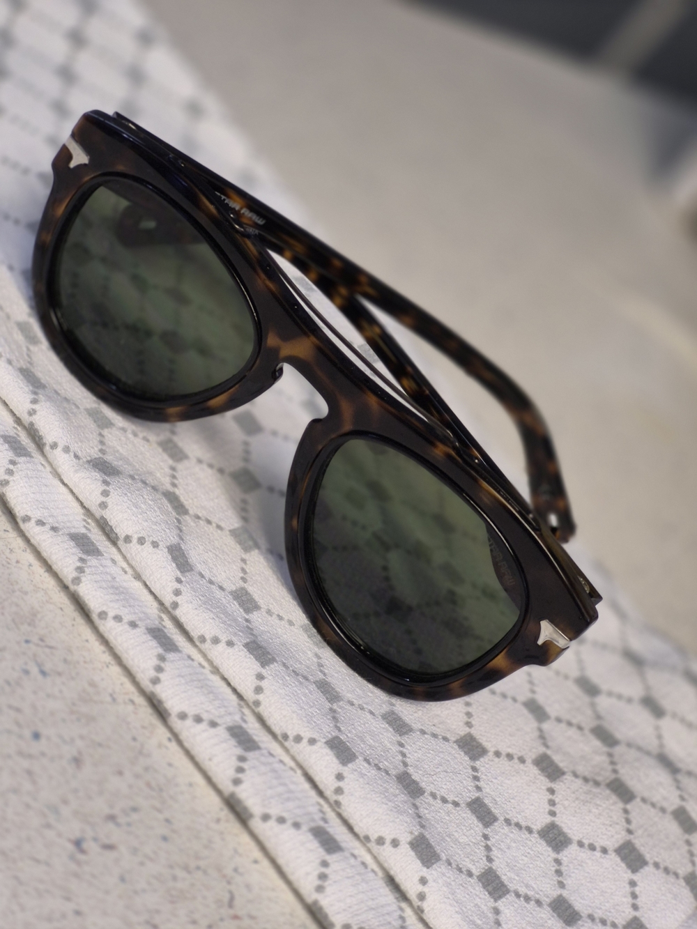 Tortoiseshell Round Sunglasses - Brown Frame, Green Lenses